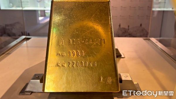 ▲金瓜石「巨無霸220公斤金磚」成博物館鎮館之寶。（圖／記者郭世賢翻攝）
