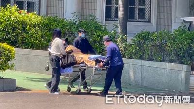 快訊／林明佐涉貪收押322天　交保「躺擔架」離開看守所畫面曝