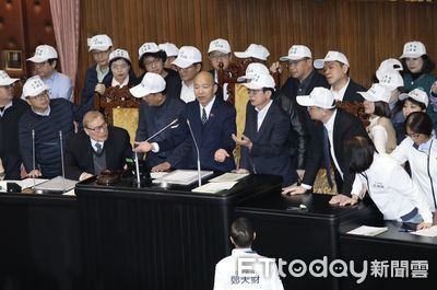 直擊/游智彬闖議場罵綠白立委及駐警 綠營杯葛、陳玉珍1人戰群儒