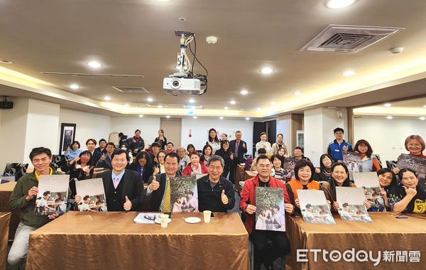 ▲群醫學美容集團董事長王正坤醫師，受邀於企業經營商學院授課「建立獨特的醫學美容網絡生態系」，眾多企業界人士出席聆聽。（圖／記者林東良翻攝，下同）