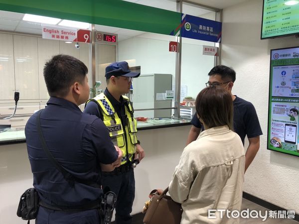 ▲內埔警分局內埔所警員陳振宏、李明耀成功阻止郭女被騙             。（圖／記者陳崑福翻攝）