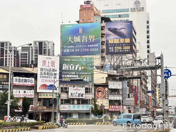 ▲▼房市,街景,預售屋,廣告,看板,賞屋             。（圖／記者陳筱惠攝）