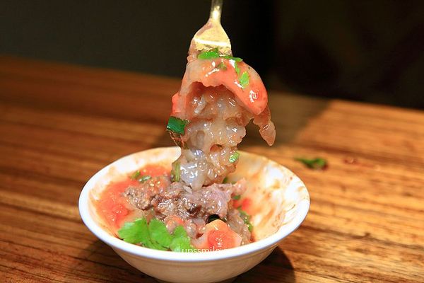 ▲▼傳承四代炸肉圓！低溫油炸配上獨門醬汁　台中第二市場排隊美食。（圖／upssmile向上的微笑萍子授權提供）