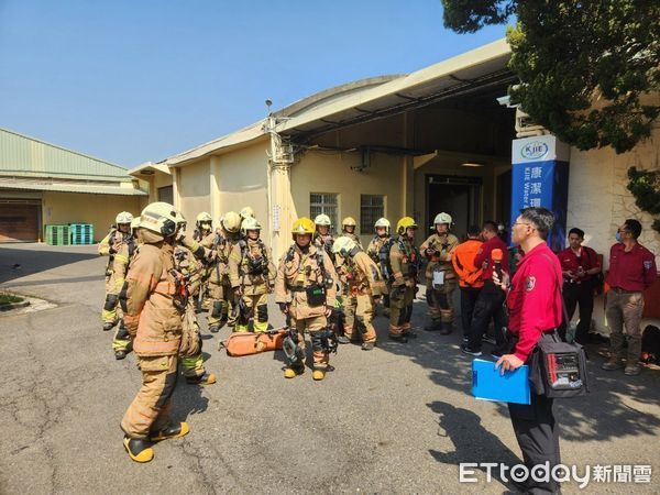 ▲台南市消防局第三救災救護大隊，21日上午於佳里區「康那香企業股份有限公司佳里廠」舉辦火災搶救演練。（圖／記者林東良翻攝，下同）