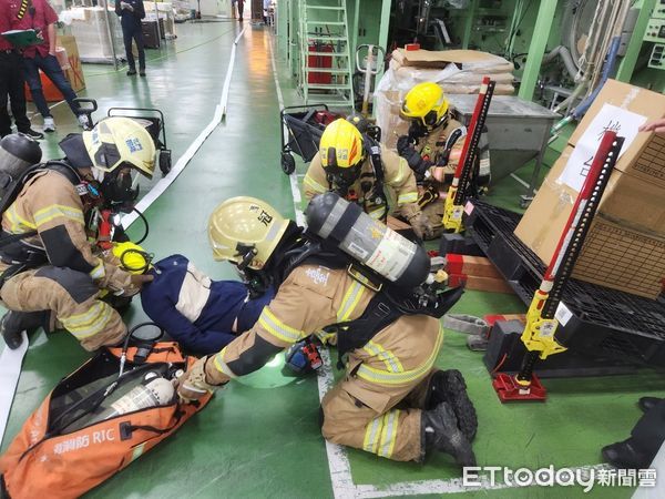 ▲台南市消防局第三救災救護大隊，21日上午於佳里區「康那香企業股份有限公司佳里廠」舉辦火災搶救演練。（圖／記者林東良翻攝，下同）