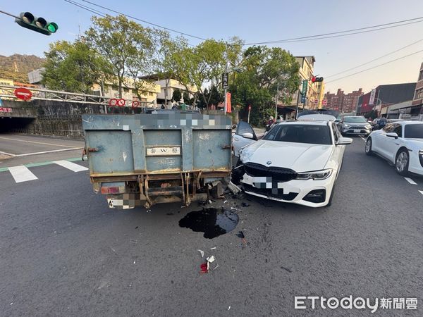 ▲台13線三義車站前地下道路口，發生4車連環碰撞事故、釀1人輕傷，肇事駕駛恐扛事故全責。（圖／記者楊永盛翻攝）