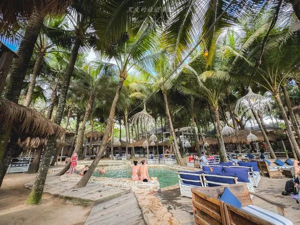 ▲▼夢幻黑沙灘x無邊泳池！峇里島最浮誇俱樂部　表演、茅草屋超chill。（圖／黑皮的旅遊筆記授權提供）