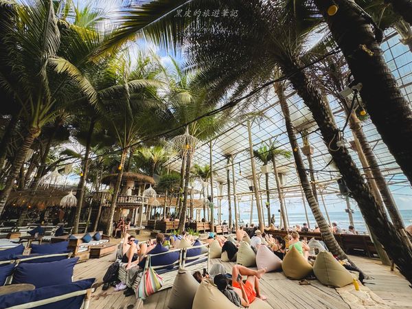 ▲▼夢幻黑沙灘x無邊泳池！峇里島最浮誇俱樂部　表演、茅草屋超chill。（圖／黑皮的旅遊筆記授權提供）