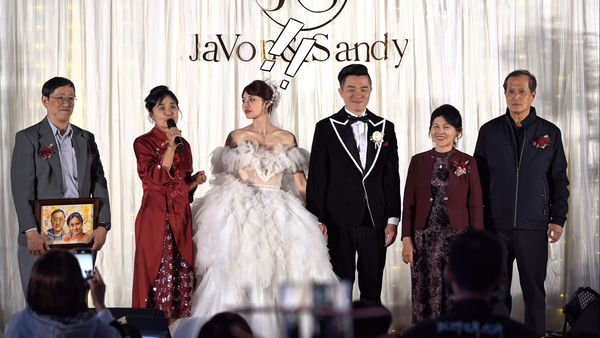 ▲婚禮「媽媽失控致詞」曝光　啦啦隊女神豆芽傻眼：真的不要再給我鬧。（圖／翻攝自豆芽IG）