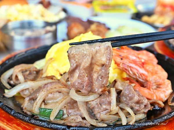 ▲▼鐵將創意鐵板料理｜台中海線創意鐵板料理全面升級自助吧2.0，披薩、炸物、湯品、熟食、甜點通通吃到飽。（圖／部落客糖糖授權提供）