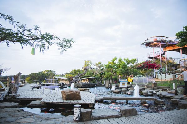 ▲▼漫步燈海星空下！南投超浪漫景觀餐廳　動物零距離互動＋無敵夜景。（圖／黑皮的旅遊筆記授權提供）