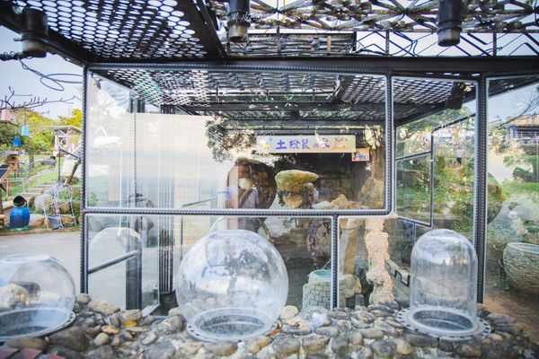 ▲▼漫步燈海星空下！南投超浪漫景觀餐廳　動物零距離互動＋無敵夜景。（圖／黑皮的旅遊筆記授權提供）