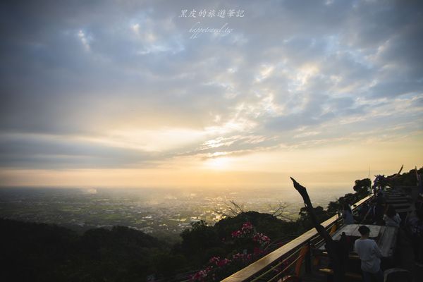 ▲▼漫步燈海星空下！南投超浪漫景觀餐廳　動物零距離互動＋無敵夜景。（圖／黑皮的旅遊筆記授權提供）