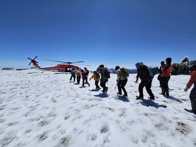 無雪地經驗！登山團攀南三段「手腳凍傷」　出動直升機載回24人