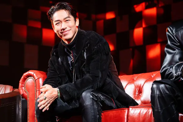 ▲AKIRA與牛奶。（圖／S+PLUS巔峰舞者）