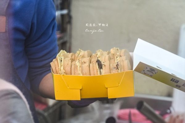 ▲▼荳荳紅豆餅 在地開業20年超人氣下午茶！皮薄餡爆多排隊必吃銅板點心。（圖／部落客周花花授權提供）