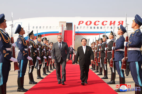 ▲▼ 俄羅斯聯邦安全會議秘書紹伊古（Sergei Shoigu）抵達北韓 。（圖／路透）