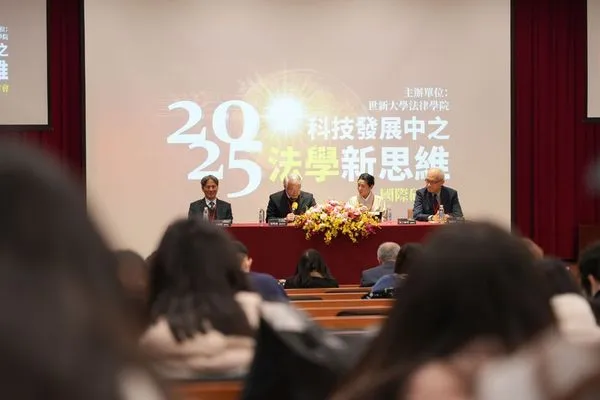 圖一：世新大學法律系副教授王思原分享人工智慧訓練與著作權侵害研究成果，並與國際學者深入交流討論。（圖／世新大學提供）