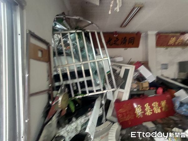 ▲彰化鹿港民宅遭貨櫃車撞破。（圖／ETtoday資料照）