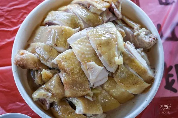 ▲▼陽明山超肥美白斬雞！超人氣土雞霸主就在竹子湖　平日照樣爆滿。（圖／陳小可的吃喝玩樂授權提供）