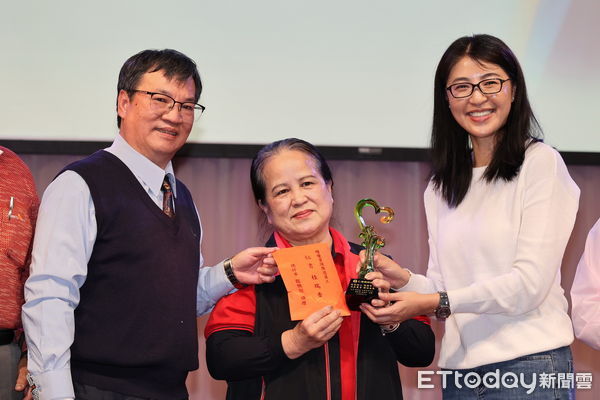 ▲仁愛鄉農會舉辦農民節聯歡活動，南投縣長許淑華表揚產銷績優農民。（圖／南投縣政府提供，下同）