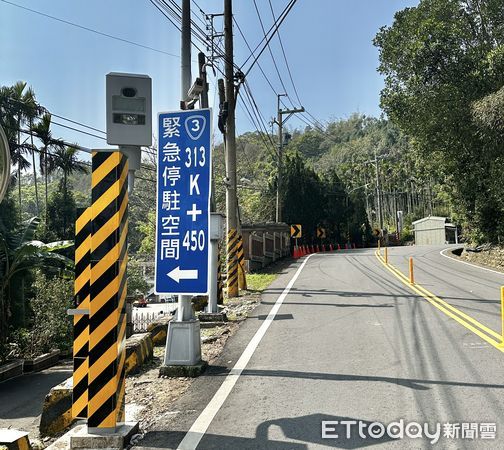 ▲▼  台3線313.5K增設測速固定桿! 駕駛人請依速限行駛，守護安全也省荷包   。（圖／嘉義縣警局提供）