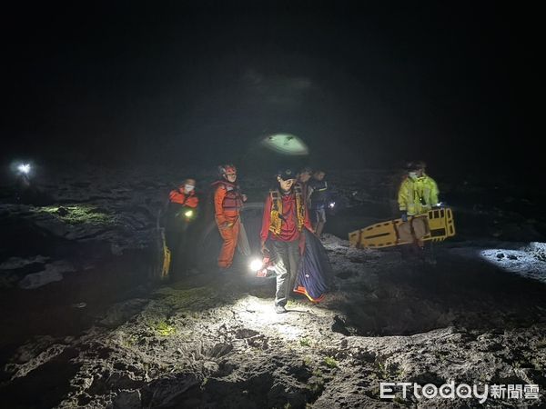 ▲▼蘭嶼雙獅岩驚傳2釣客落海「朋友目睹嚇傻」　將派直升機搜救。（圖／記者楊漢聲翻攝）