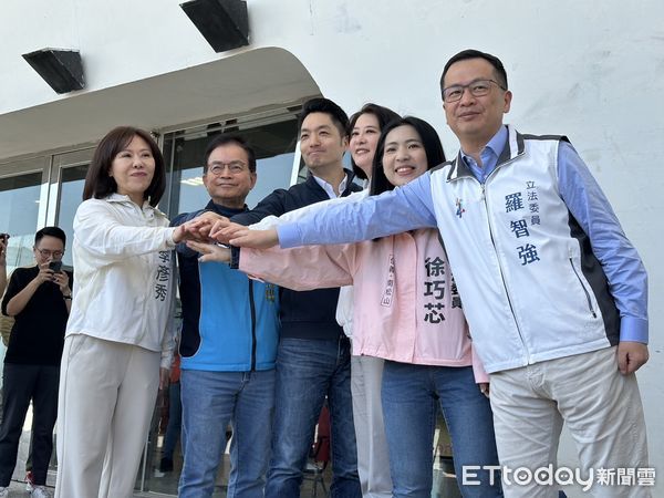 ▲▼台北市長蔣萬安與國民黨立委在花博合體。（圖／記者崔至雲攝）
