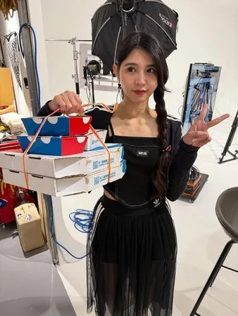 ▲▼樂天女孩驚呆！片場叫外送披薩「突被路人搶走」。（圖／翻攝自Threads）