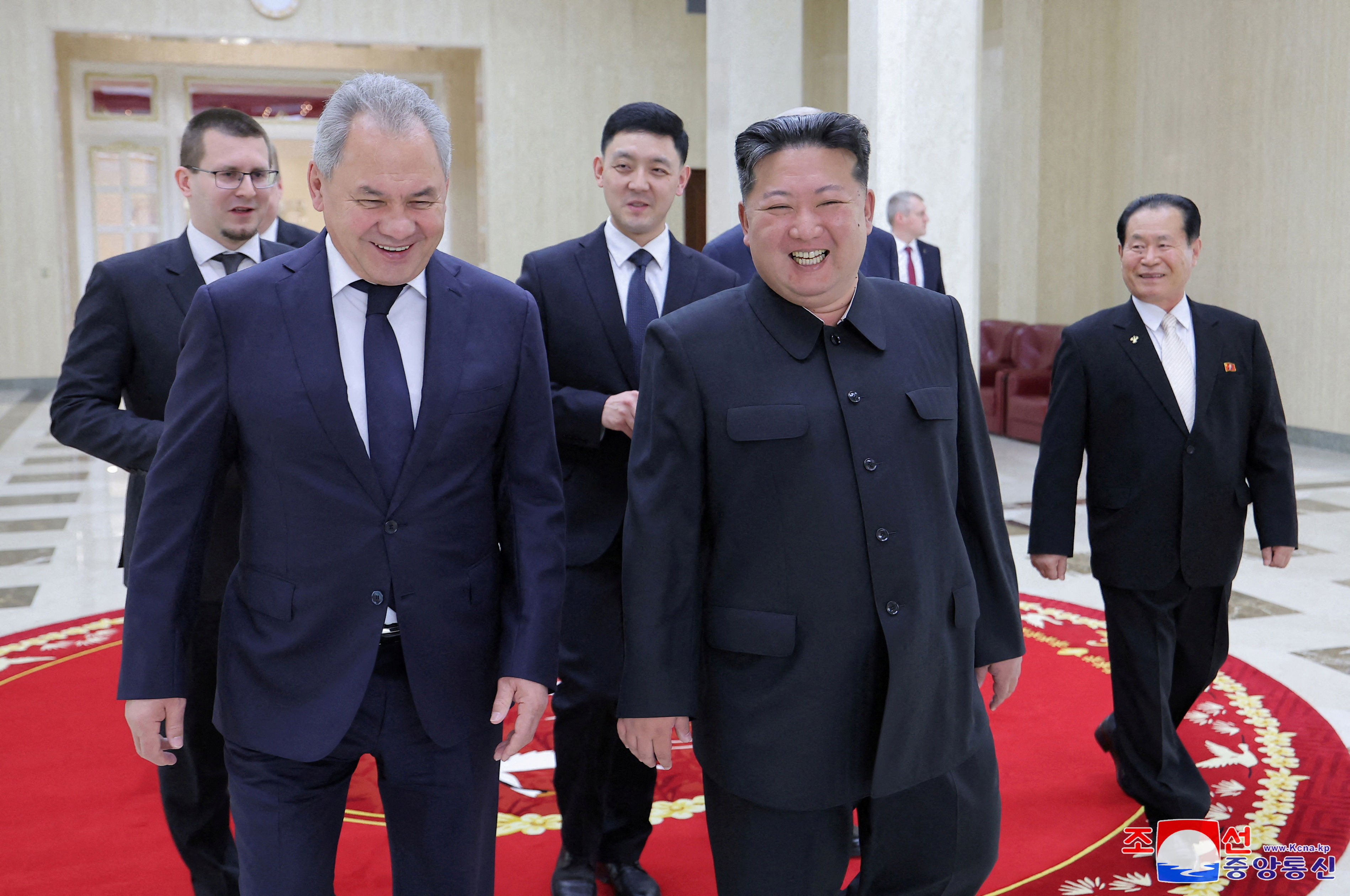 ▲▼俄羅斯總統普丁的新府蕭依古出訪北韓受金正恩接見，北韓高規格禮遇接待。（圖／路透）