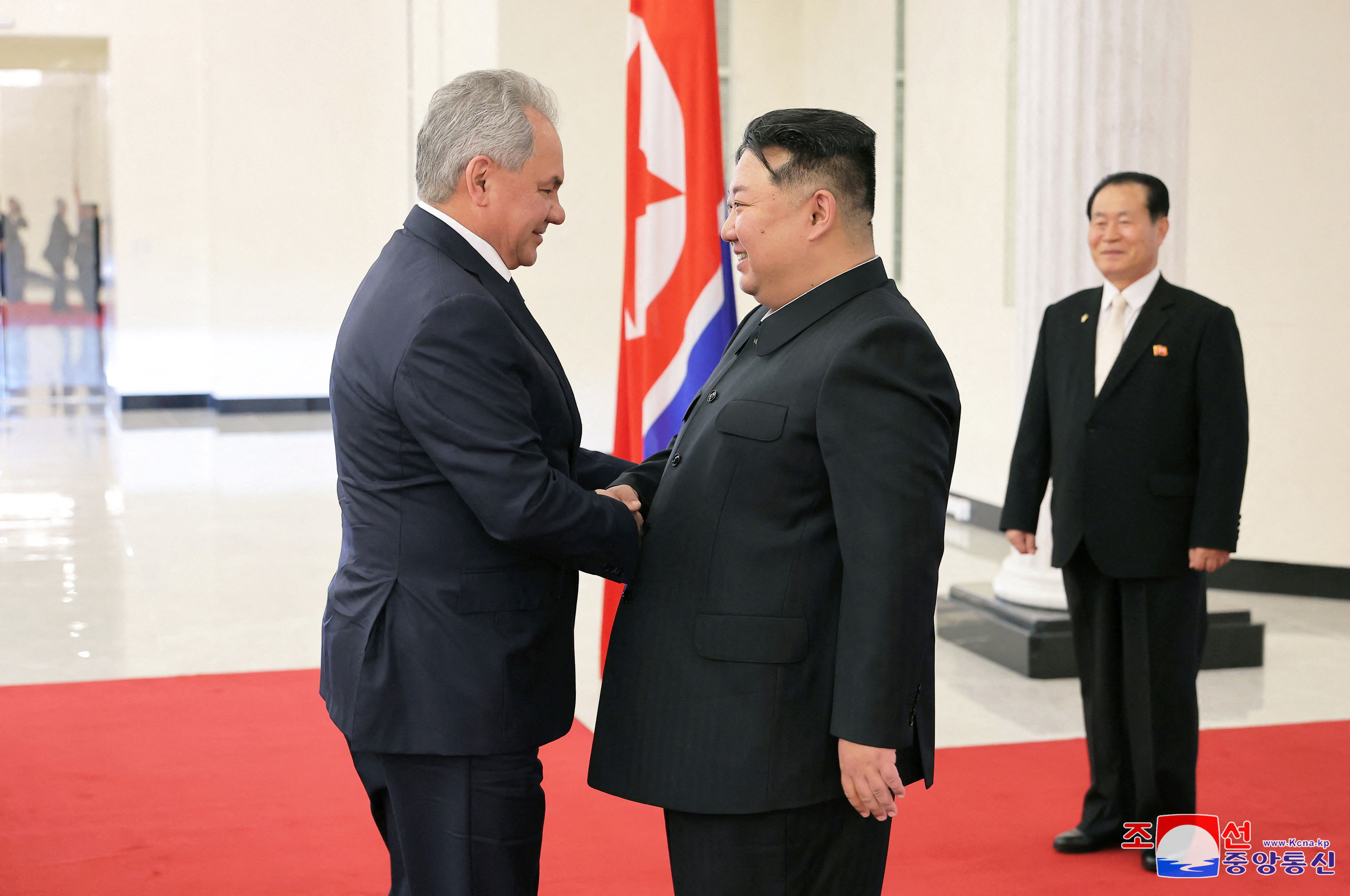 ▲▼俄羅斯總統普丁的新府蕭依古出訪北韓受金正恩接見，北韓高規格禮遇接待。（圖／路透）