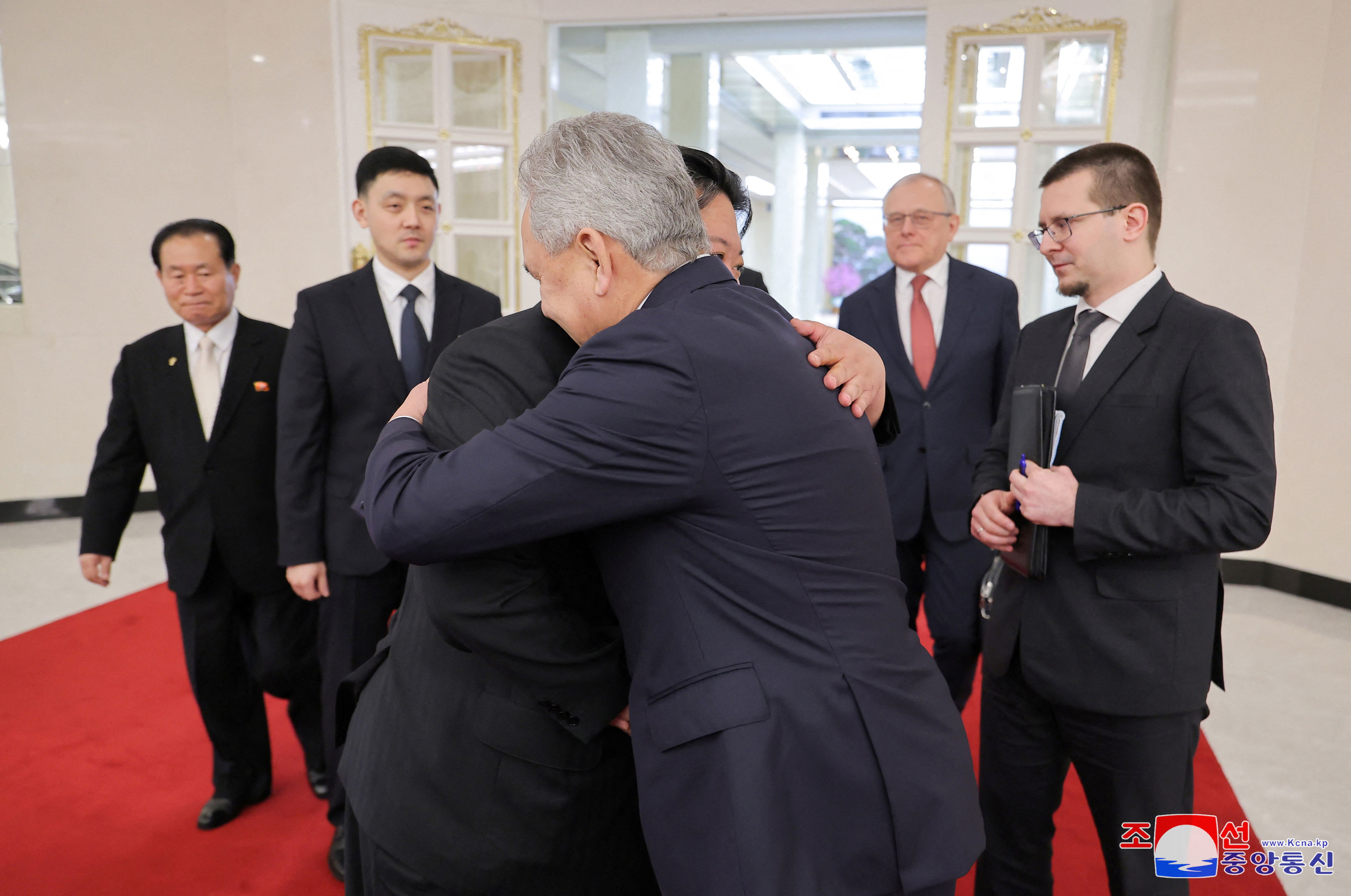 ▲▼俄羅斯總統普丁的新府蕭依古出訪北韓受金正恩接見，北韓高規格禮遇接待。（圖／路透）