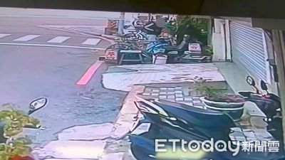 借廁所順便偷錢！台南男拿走103歲老闆12萬元　上門攀談畫面曝