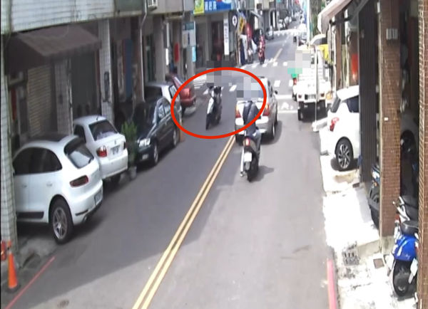 ▲▼三民一交通違規             。（圖／記者陳宏瑞翻攝）