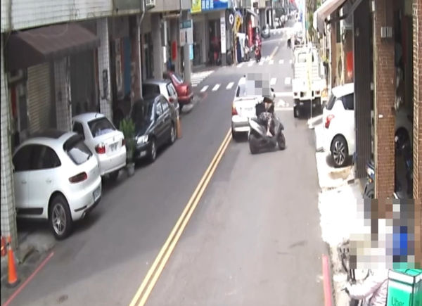 ▲▼三民一交通違規             。（圖／記者陳宏瑞翻攝）