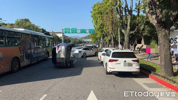 ▲台北市中山北路三段今(22)日下午3時許發生一起酒駕事故 。（圖／記者邱中岳翻攝）