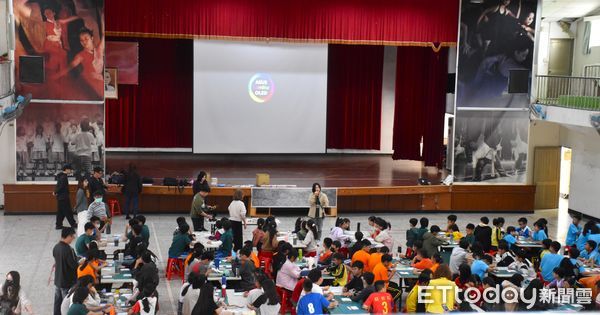 ▲「2025春潮集」為大武山下的小鎮妝點百花與果物           。（圖／潮州鎮公所提供）