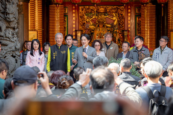 ▲▼賴清德到台東天后宮及鹿野聖安宮參香祈福。（圖／總統府提供）