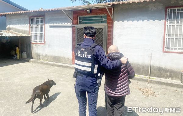 ▲桃園市邱姓八旬翁昨天獨自拄著拐杖出門散步，龍潭警方順利送其返家。（圖／記者沈繼昌翻攝）