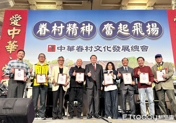 ▲中華眷村文化發展總會今（22日）在新莊典華舉辦「眷村精神 奮起飛揚」春季聯歡晚會。（圖／記者彭懷玉攝）