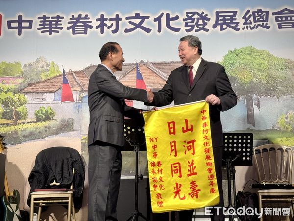 ▲中華眷村文化發展總會今（22日）在新莊典華舉辦「眷村精神 奮起飛揚」春季聯歡晚會。（圖／記者彭懷玉攝）