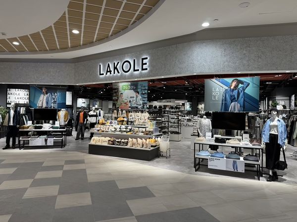 ▲南港lalaport comcoca LAKOLE。（圖／翻攝IG）