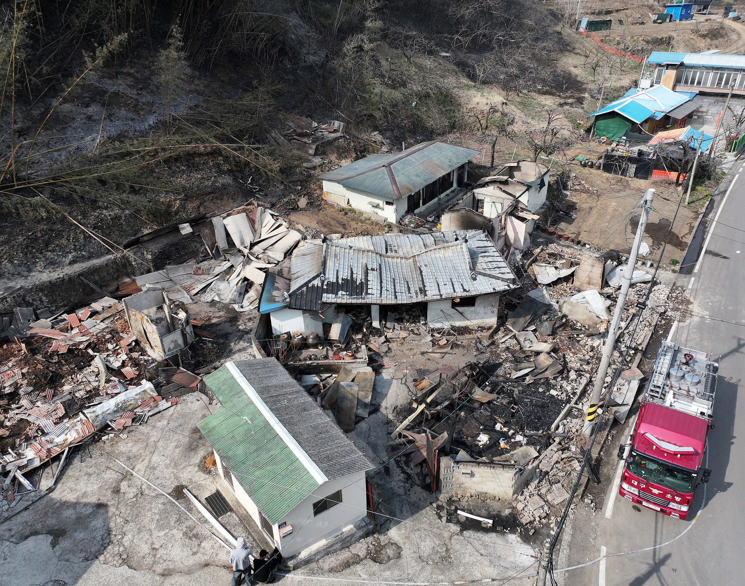 ▲▼韓國東南部山林大火，慶尚南道山清郡矢川面的民宅已經被燃燒成廢墟。（圖／VCG）