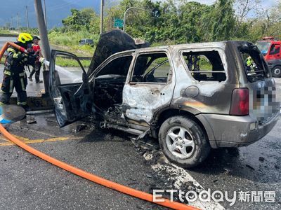花蓮休旅車撞分隔島起火「燒到剩車殼」 駕駛自行脫困送醫