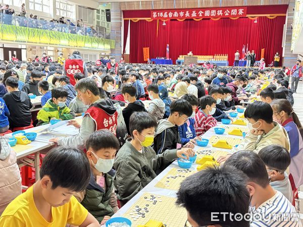▲第15屆「台南市長盃全國圍棋錦標賽」23日上午於台南高商熱鬧登場，1113位來自全台各地的圍棋好手相聚一堂，在棋盤上一較高下。（圖／記者林東良翻攝，下同）
