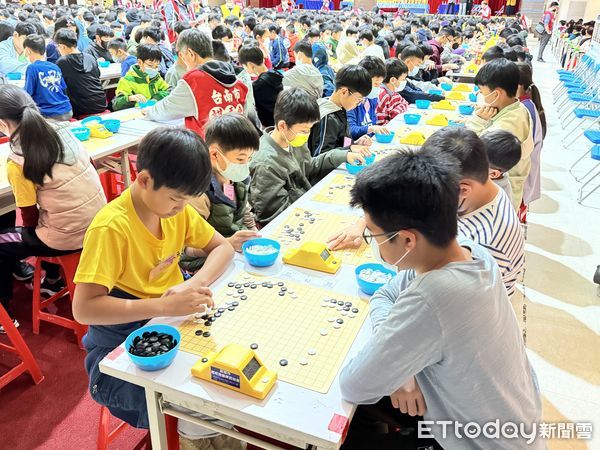 ▲第15屆「台南市長盃全國圍棋錦標賽」23日上午於台南高商熱鬧登場，1113位來自全台各地的圍棋好手相聚一堂，在棋盤上一較高下。（圖／記者林東良翻攝，下同）