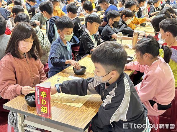▲第15屆「台南市長盃全國圍棋錦標賽」23日上午於台南高商熱鬧登場，1113位來自全台各地的圍棋好手相聚一堂，在棋盤上一較高下。（圖／記者林東良翻攝，下同）