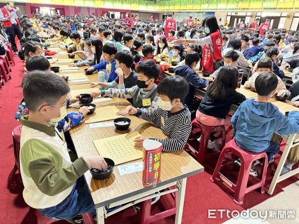 ▲第15屆「台南市長盃全國圍棋錦標賽」23日上午於台南高商熱鬧登場，1113位來自全台各地的圍棋好手相聚一堂，在棋盤上一較高下。（圖／記者林東良翻攝，下同）