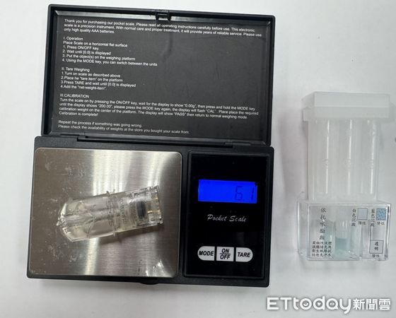 ▲▼吳男機車違規被警攔下，警方在他口袋搜出依托咪酯毒煙彈             。（圖／記者陳以昇翻攝）