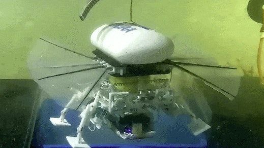 ▲▼靈感來自魟魚　陸「變形機器人」抵達馬里亞納海溝。（圖／翻攝微博）
